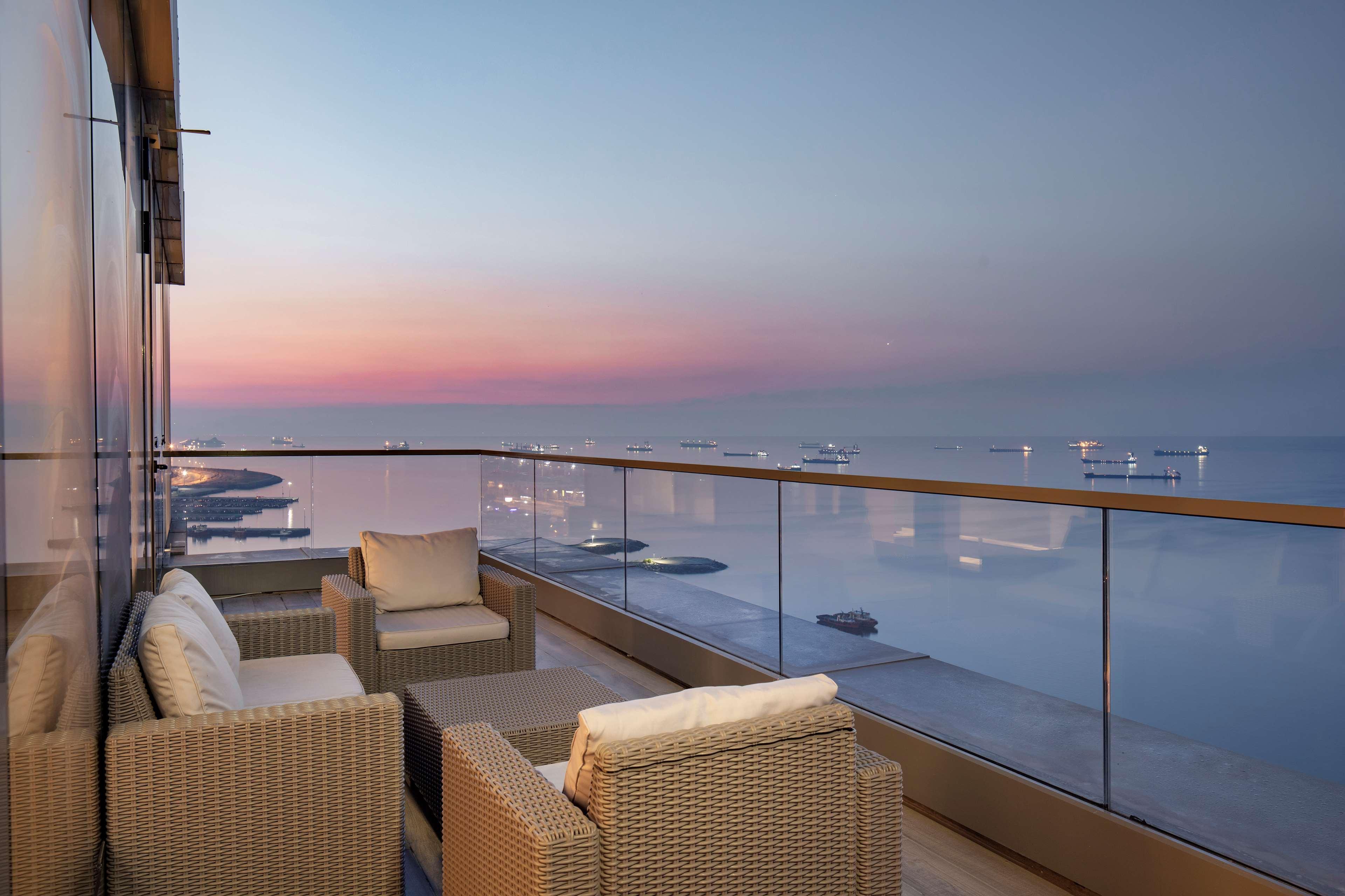 فندق هيلتون إسطنبول باكيركوى اسطنبول المظهر الخارجي الصورة View from the balcony of a suite at the Four Seasons Hotel, Sharm El Sheikh