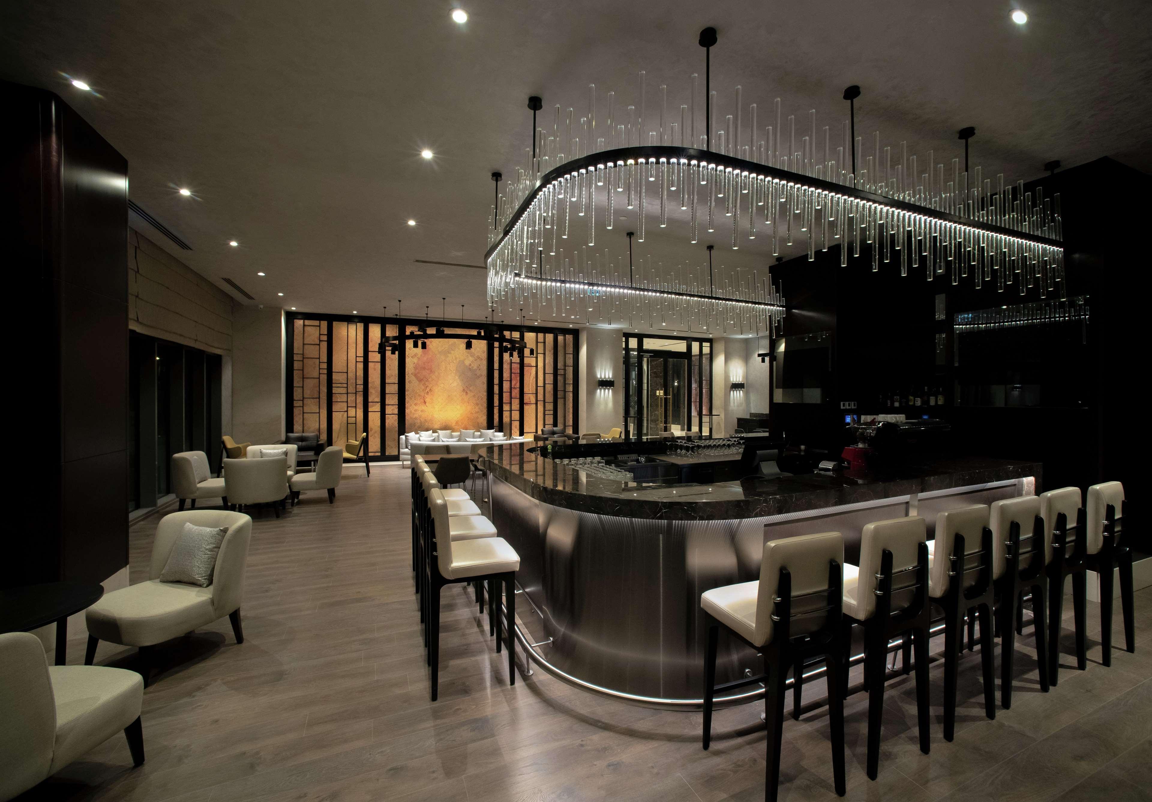 فندق هيلتون إسطنبول باكيركوى اسطنبول المظهر الخارجي الصورة The bar at the 101 bar